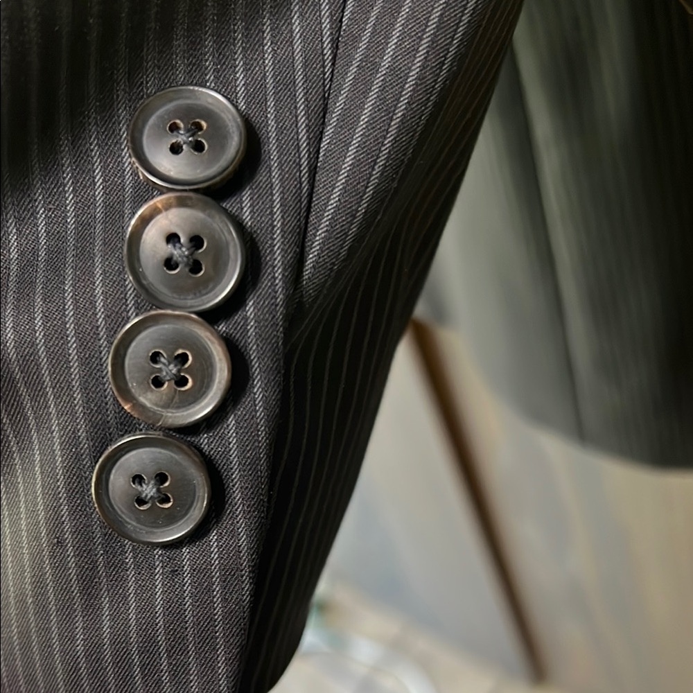 Hugo Boss Suit Black Pinstripe, 100% Virgin Wool, Made in USA, 40R - Picture 5 of 16